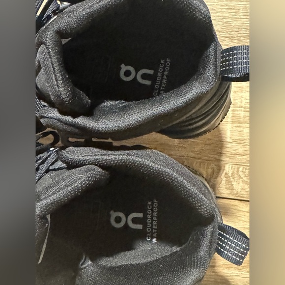 ON Running Waterproof cloudrock black hiking boots Women’s size 7 shoes - Picture 9 of 9